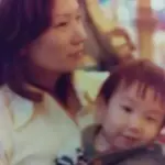 父親と継母に虐待されていたと語る彼が、再び母の温もりに触れることはできるのか。