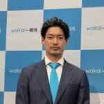 Wakai for rikonのプレスリリース後写真を撮る的場社長。アイタイムズジャパン記事内。