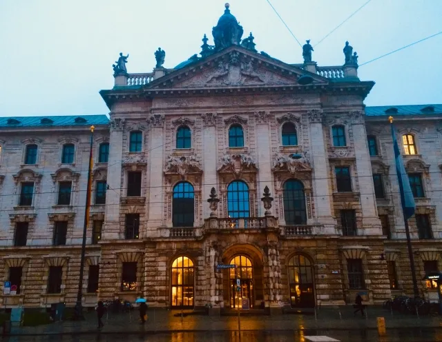 ドイツのミュンヘン裁判所。離婚は離婚でもこんなに違う。アイタイムズジャパン記事内。