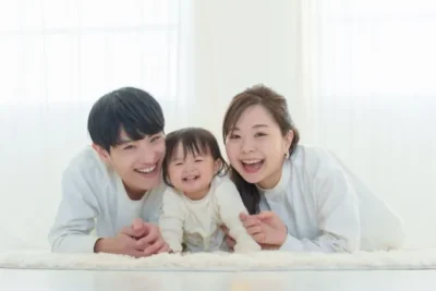 親子断絶の原因は制度的要因と個別の要因などが複雑に絡み合っている。