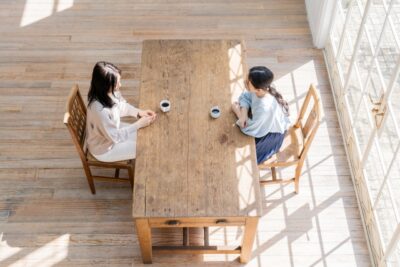 親子なのに分かり合えない、会話が消える家庭の特徴と改善の方法を解説。
